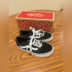 VANS BRAND NEW Youth Size 1